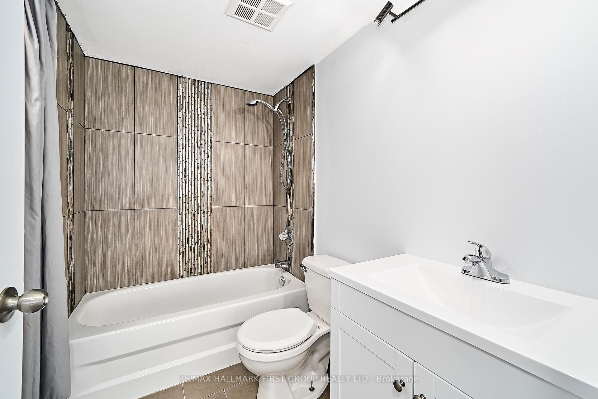 1625 Pickering Parkway Unit 801 photo 27