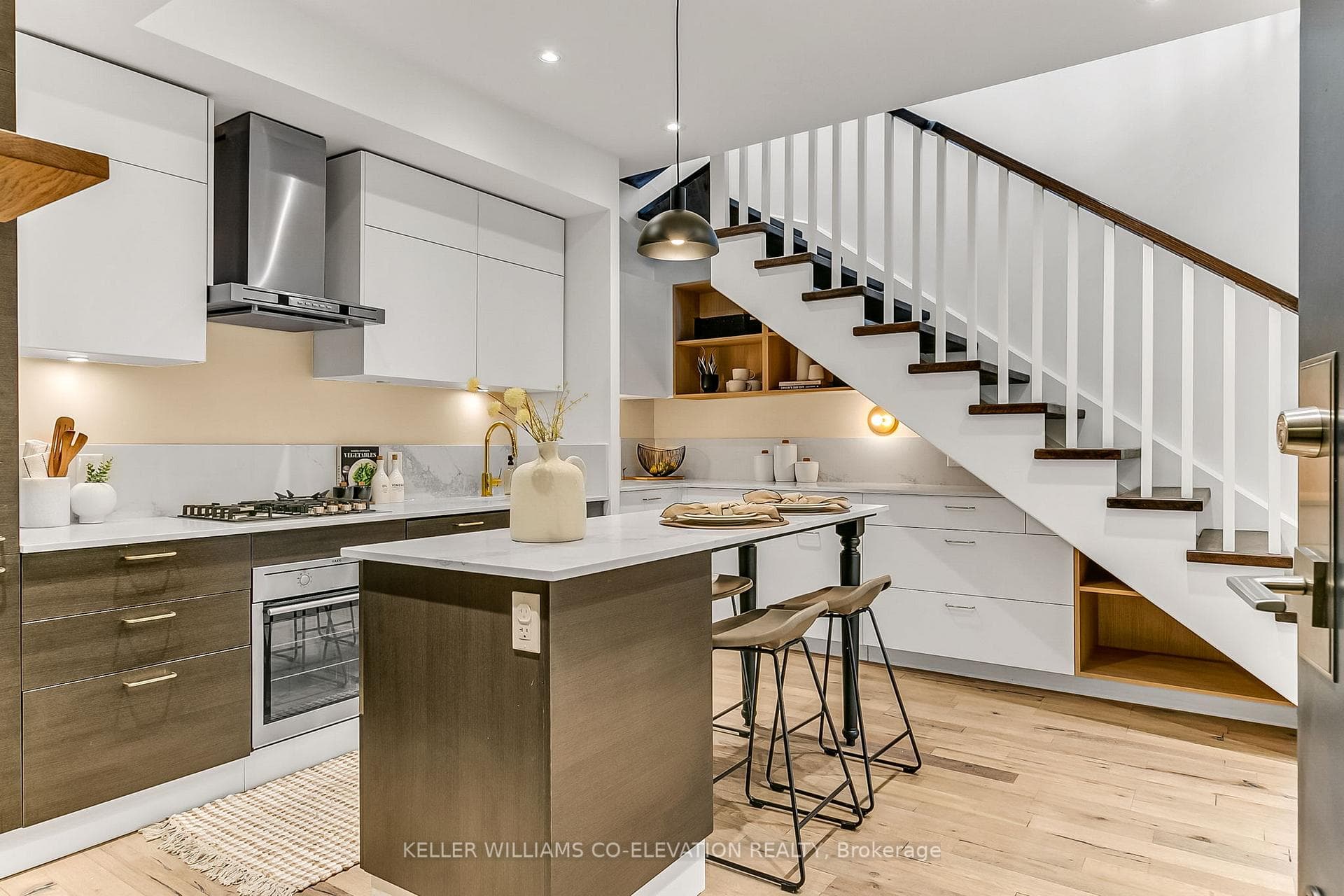 243 Perth Avenue Unit 312 photo 2