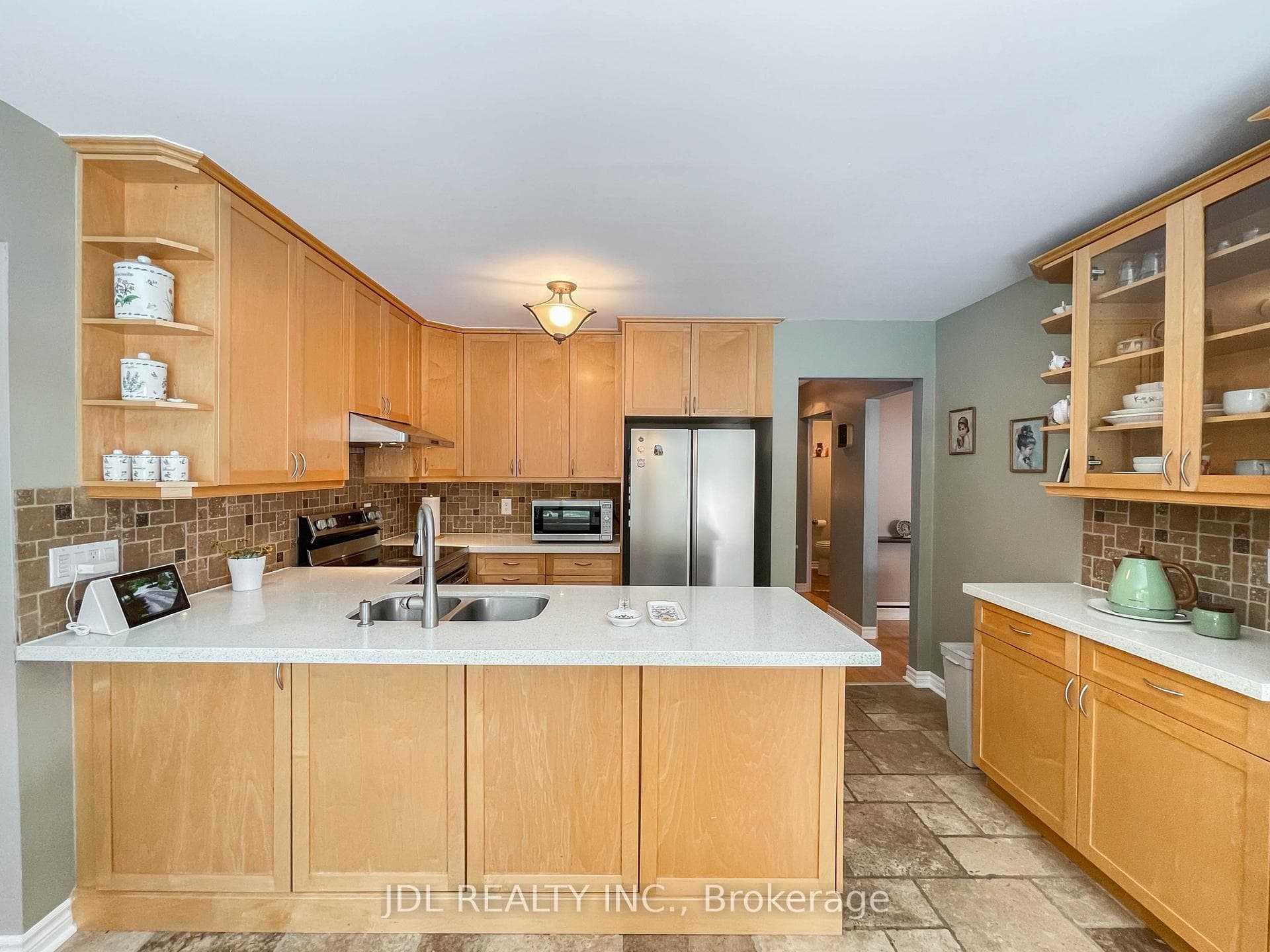 126 Weir Crescent photo 12