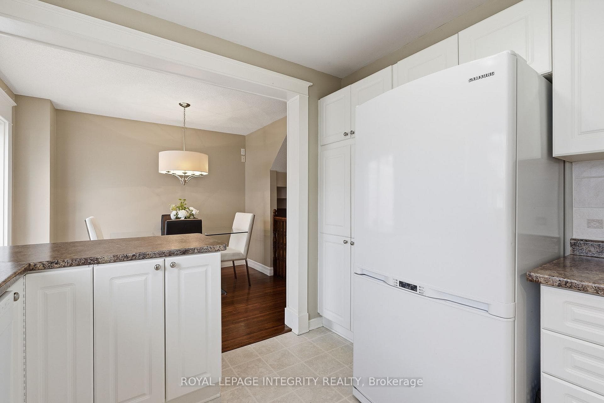 1073 Brasseur Crescent photo 15