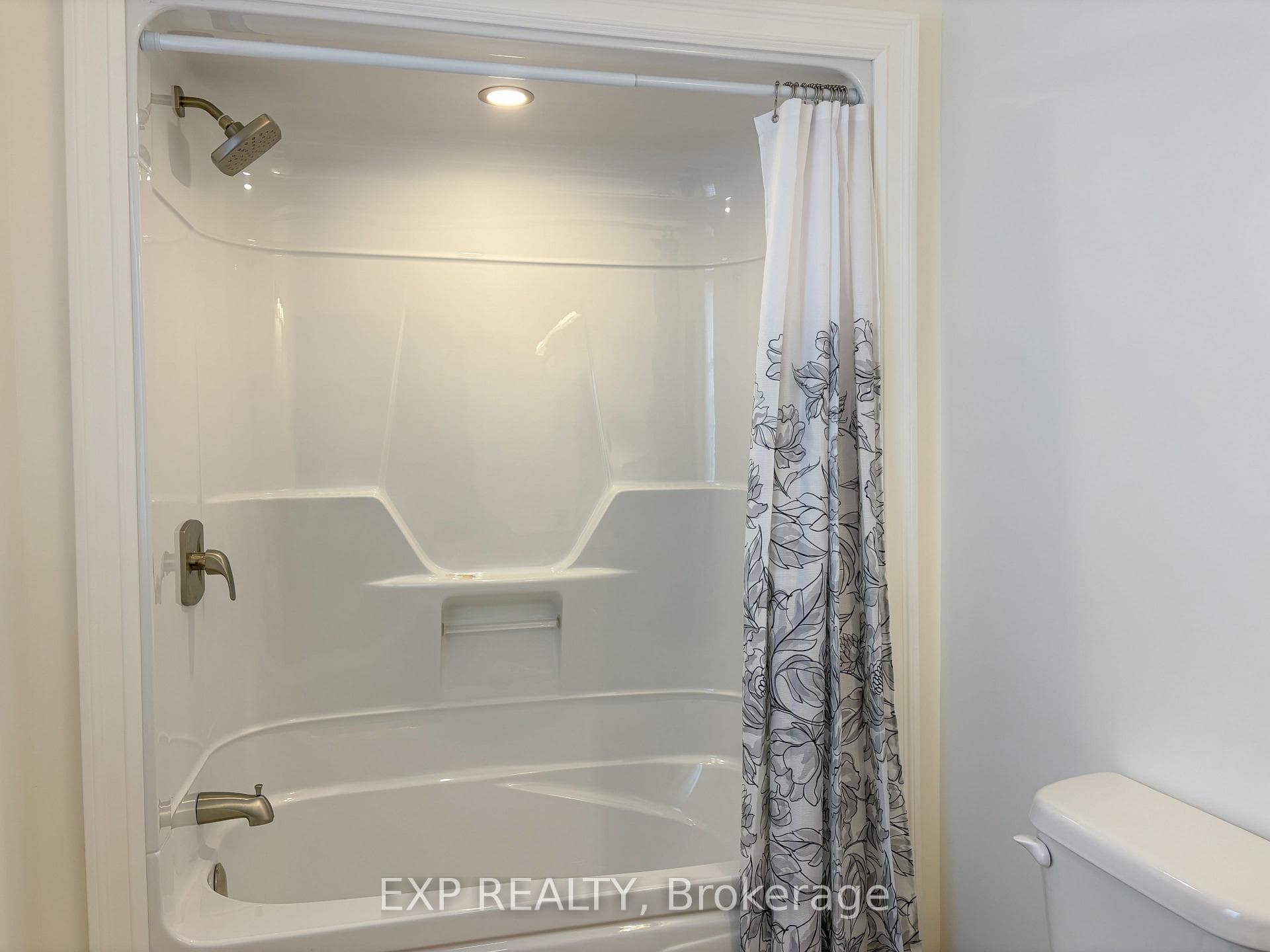 349 Raglan Street photo 7