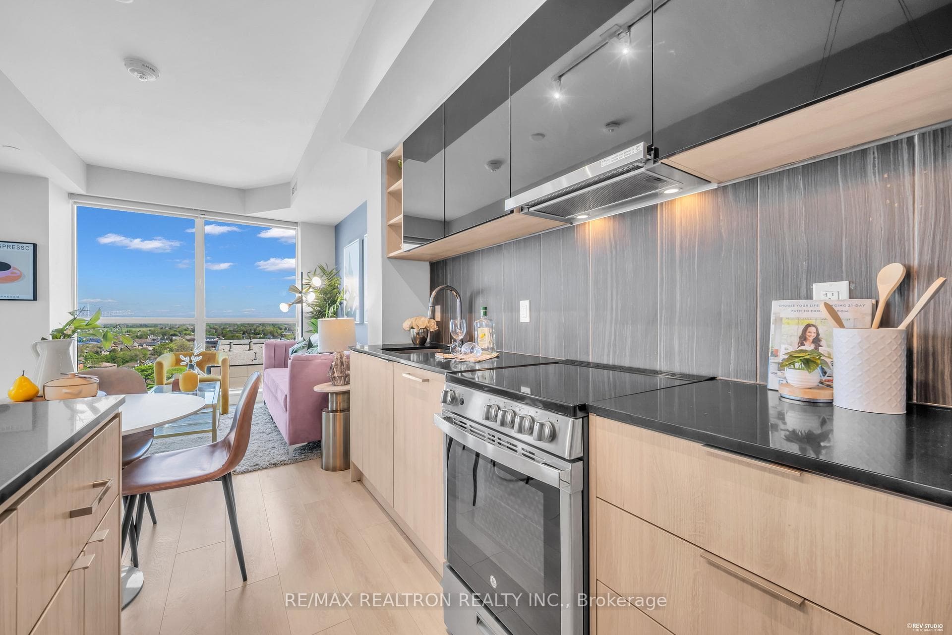 31 Tippett Road Unit 1515 photo 13
