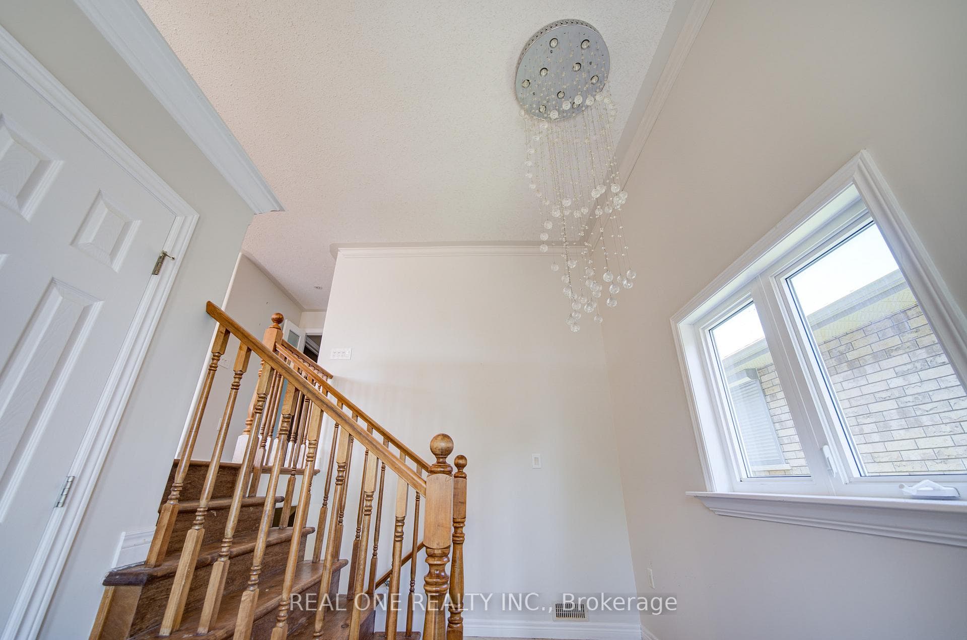 105 Milroy Drive photo 6