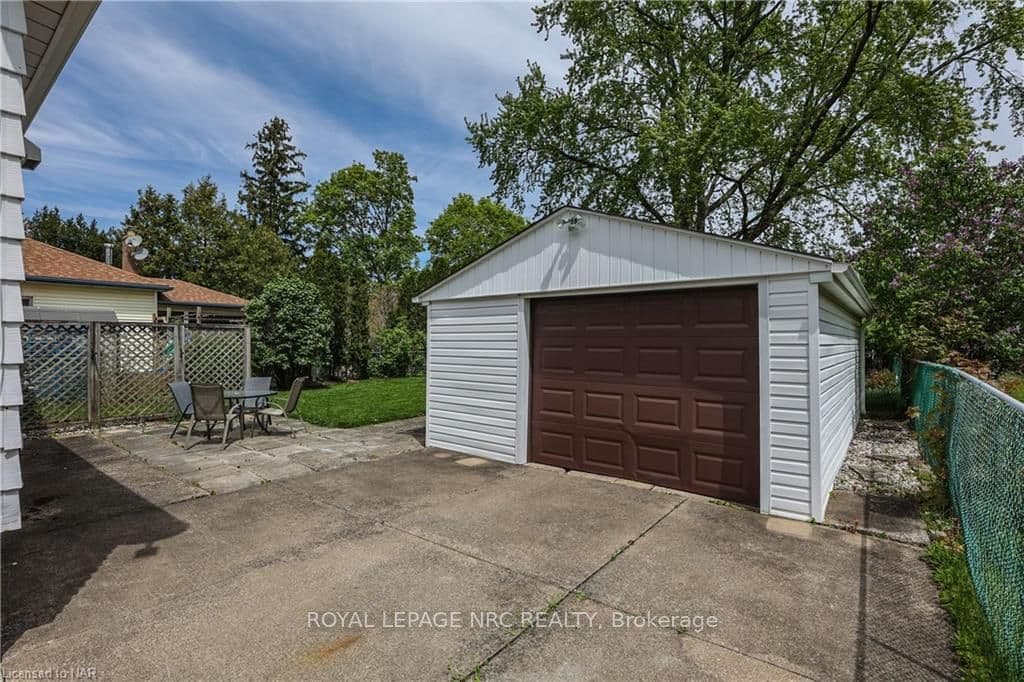 1.5 detached garage