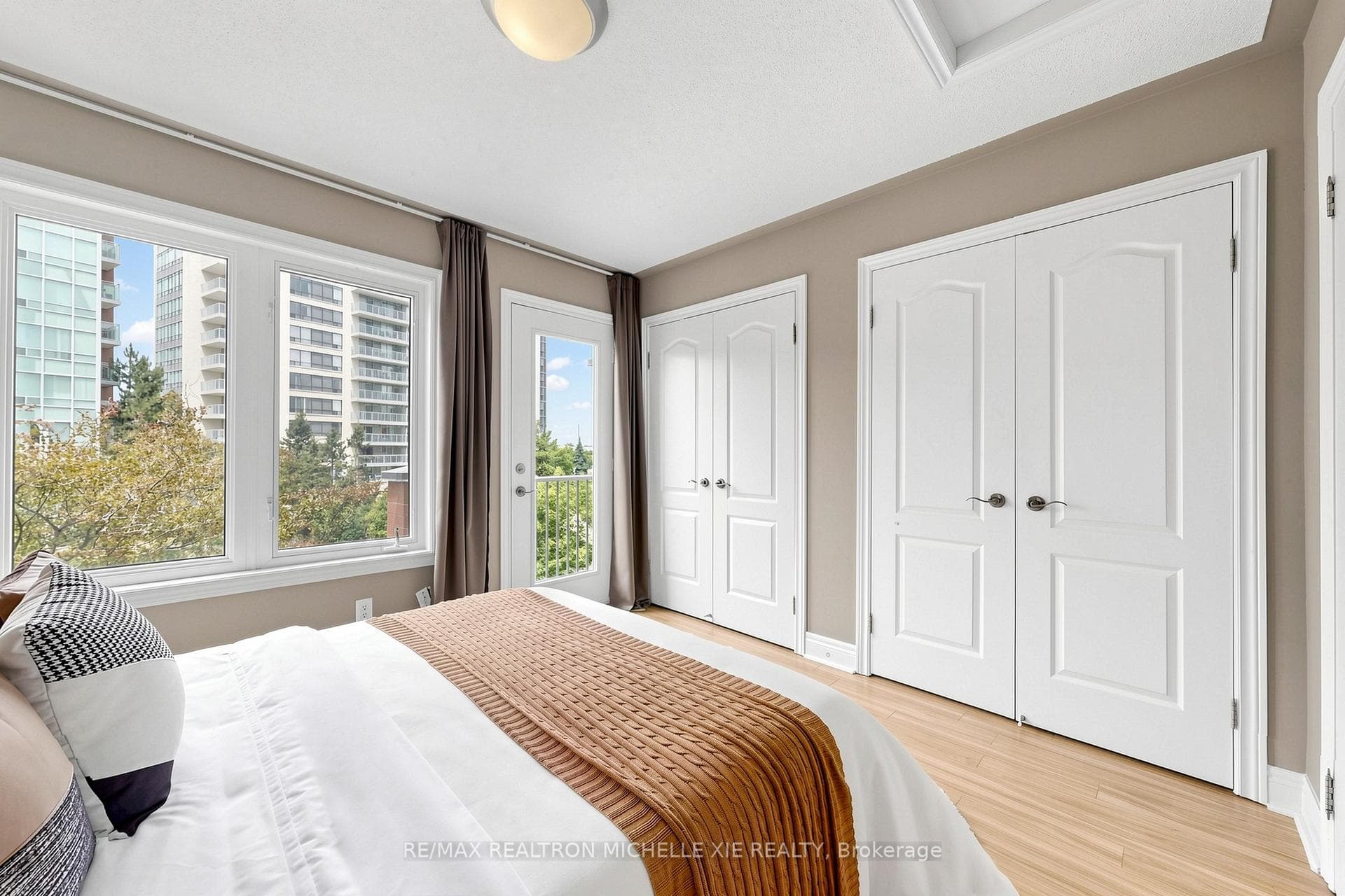 82 Suncrest Boulevard photo 25