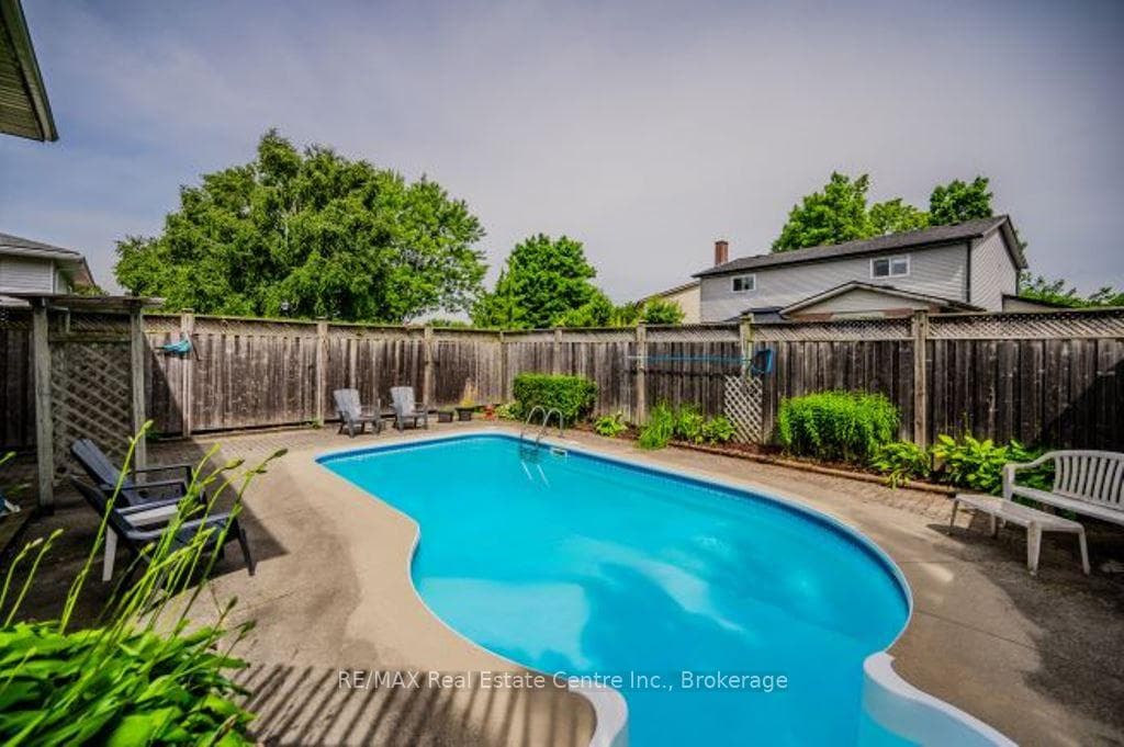 620 Sprucehurst Crescent photo 23