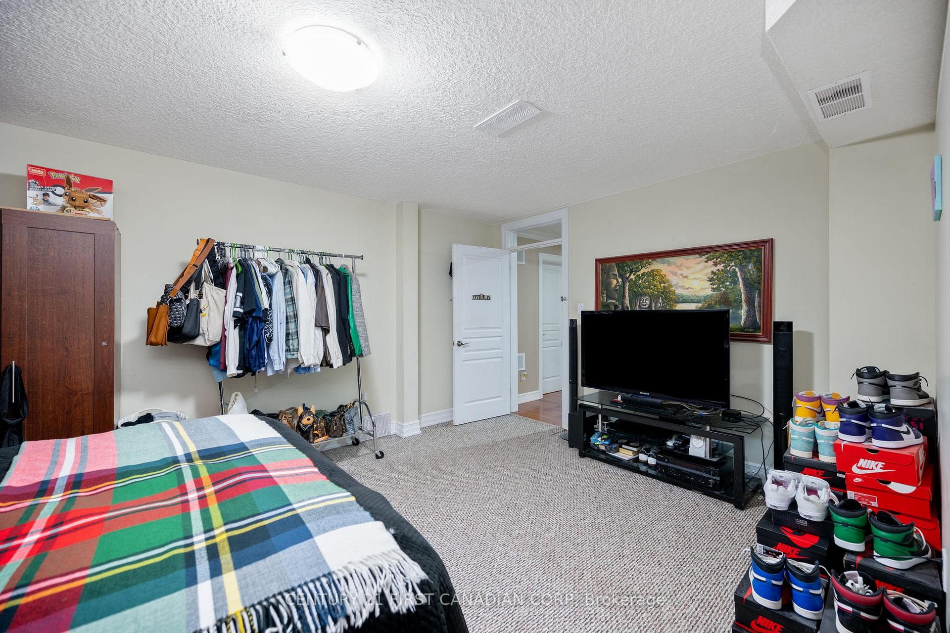 7 Edwin Drive photo 35