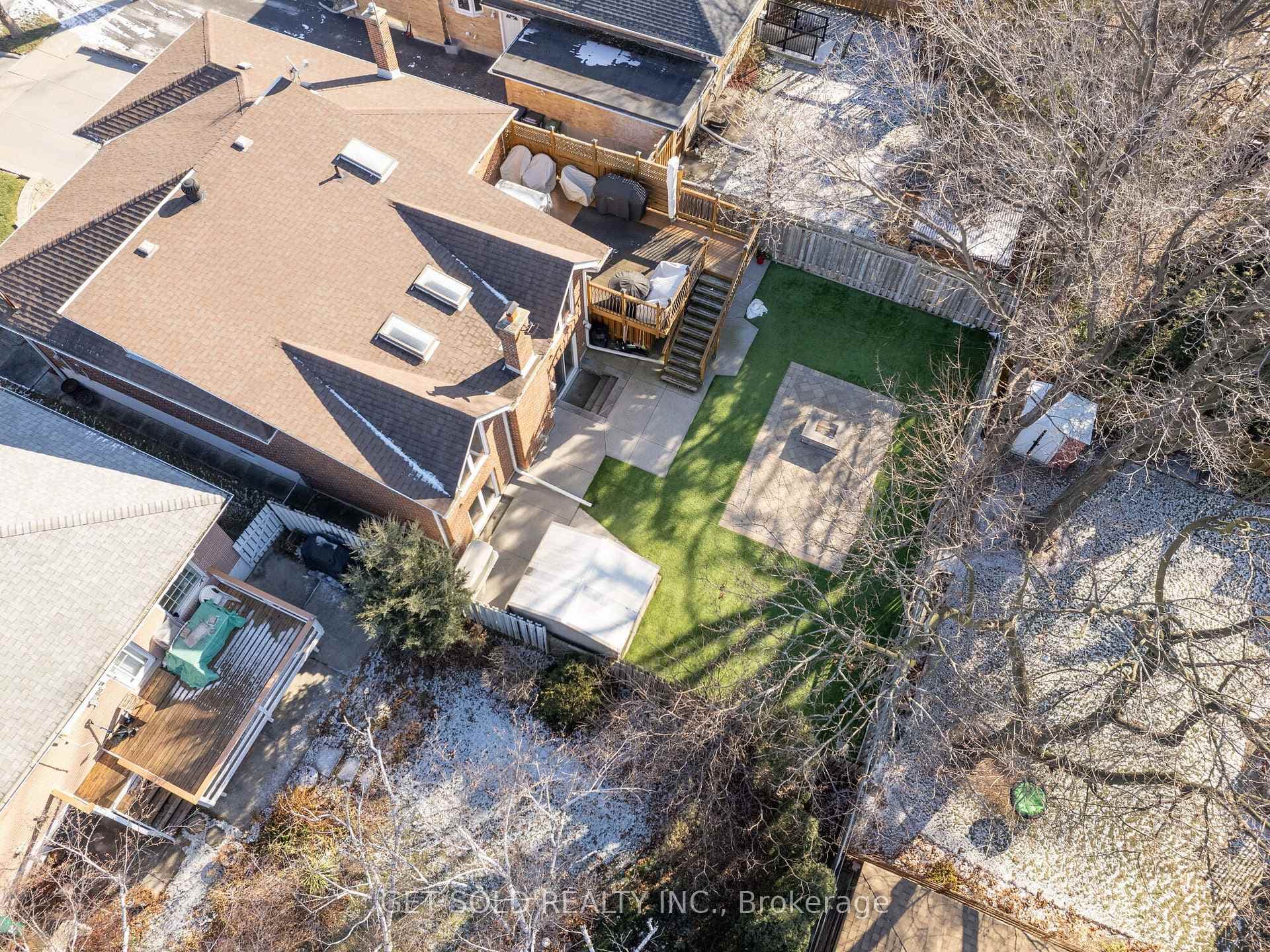 112 Riverhead Drive photo 40