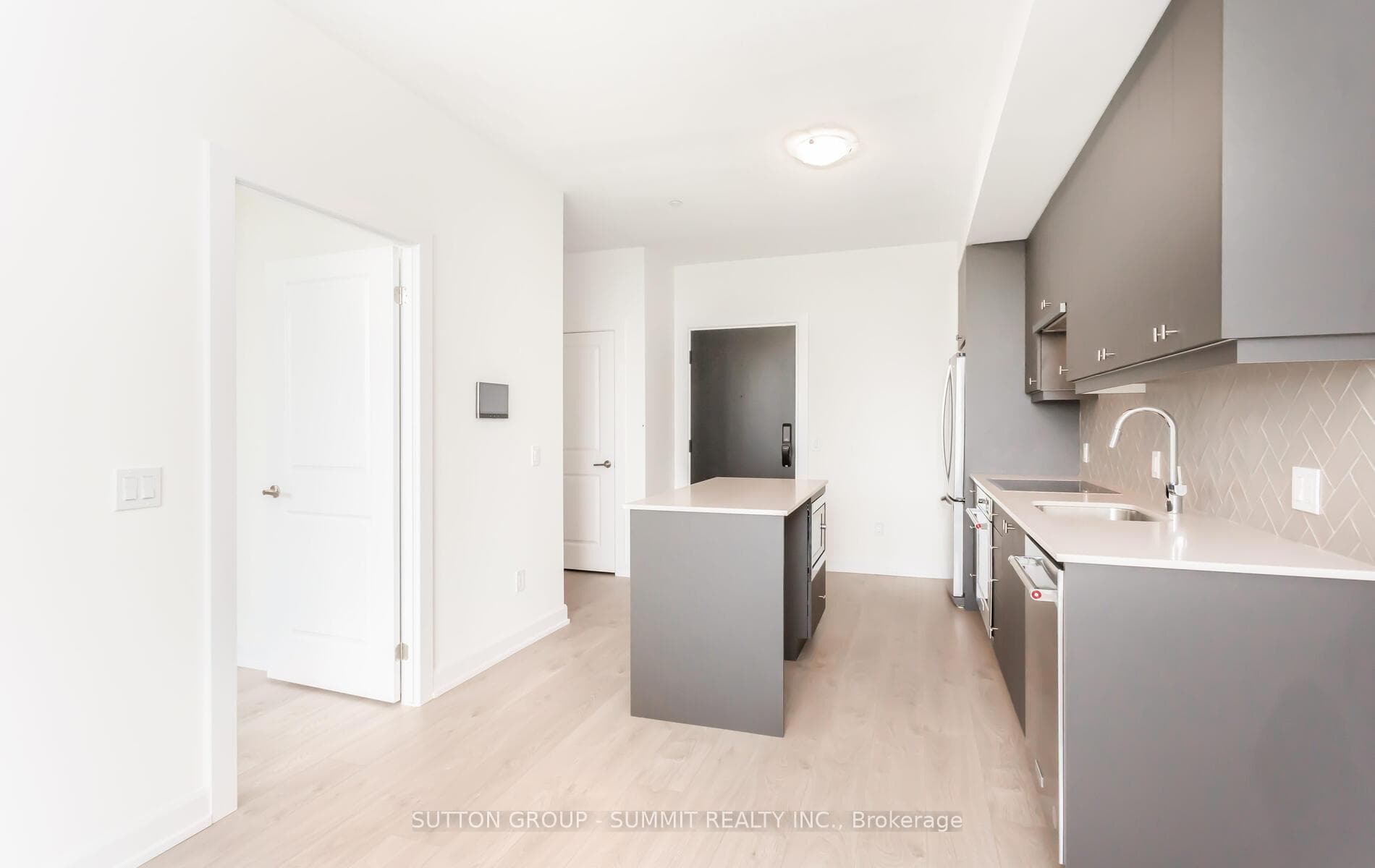 3220 William Coltson Avenue Unit 611 photo 9