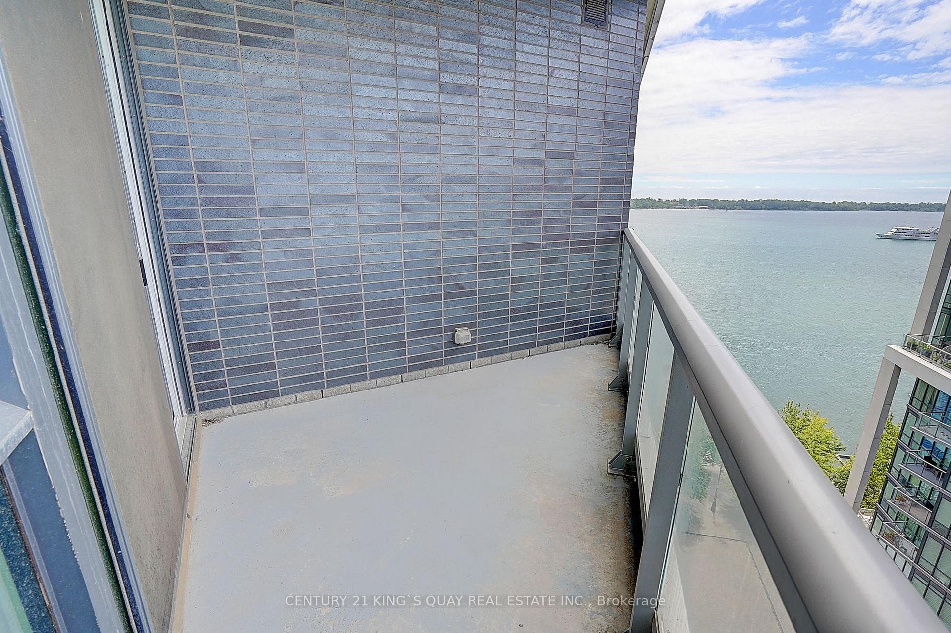 1 Edgewater Drive Unit Ph01 photo 19
