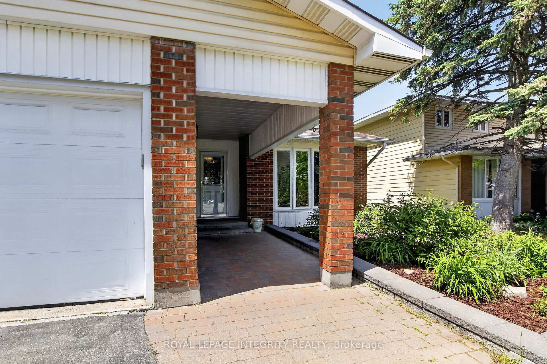 1646 Grey Nuns Drive photo 2