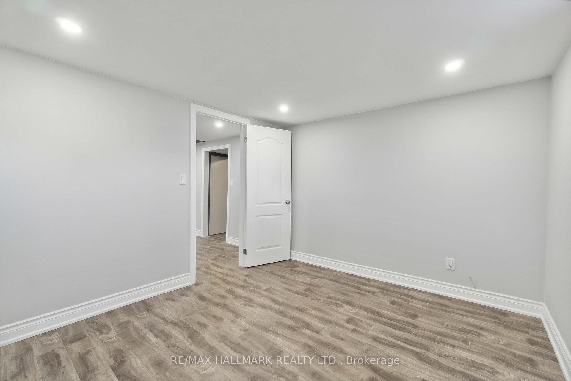 91 Boston (Lower) Crescent photo 6