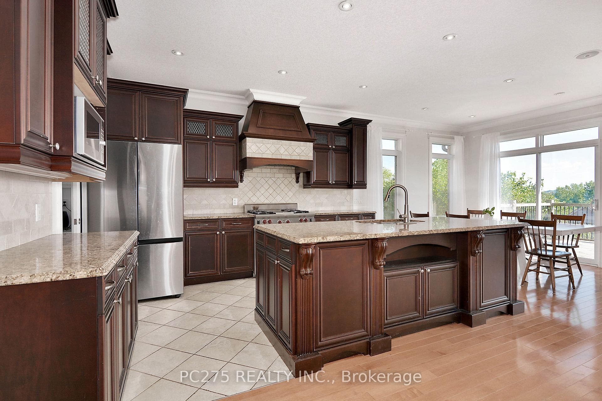 1906 Beaverbrook Avenue photo 8