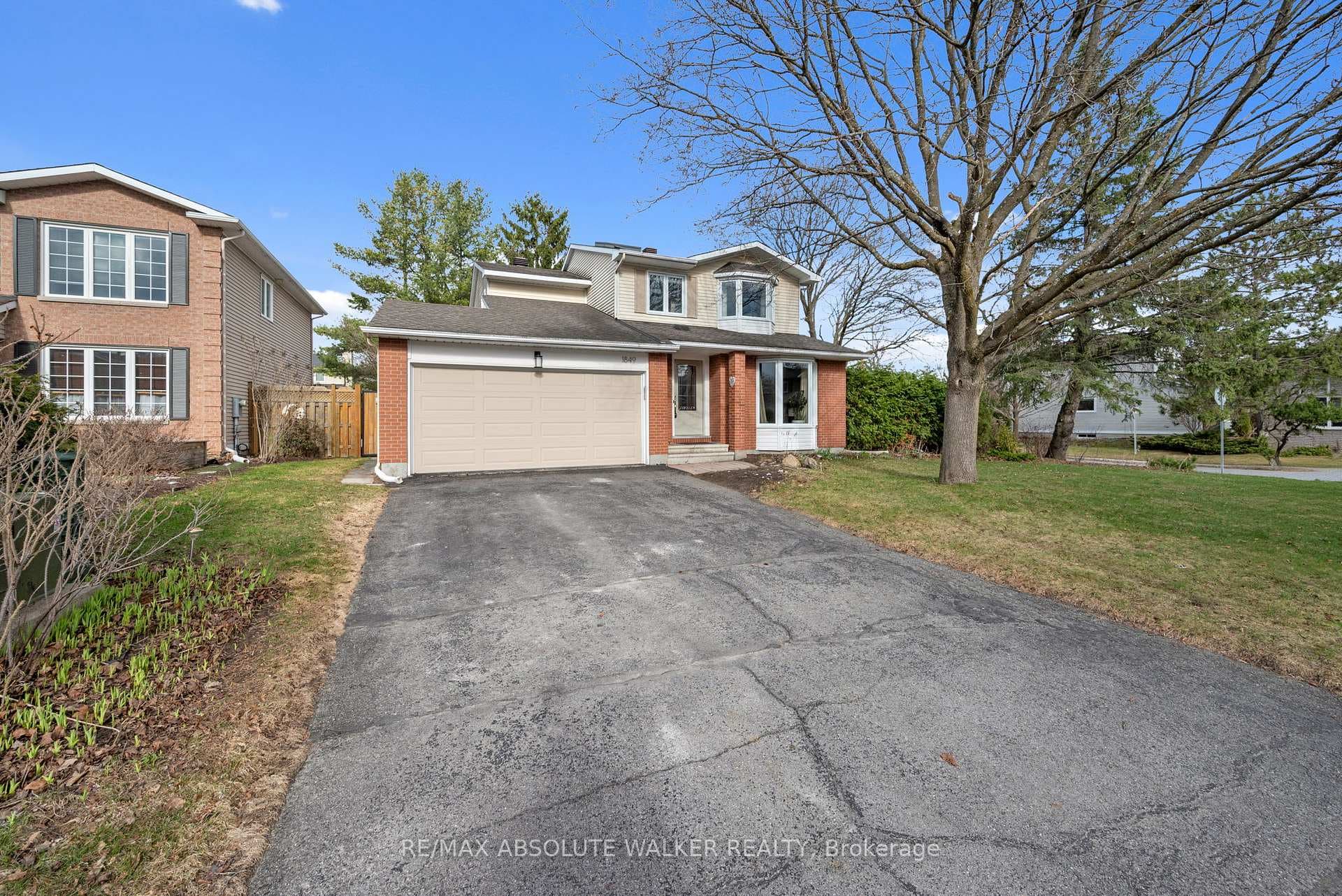 1849 Montereau Avenue photo 6