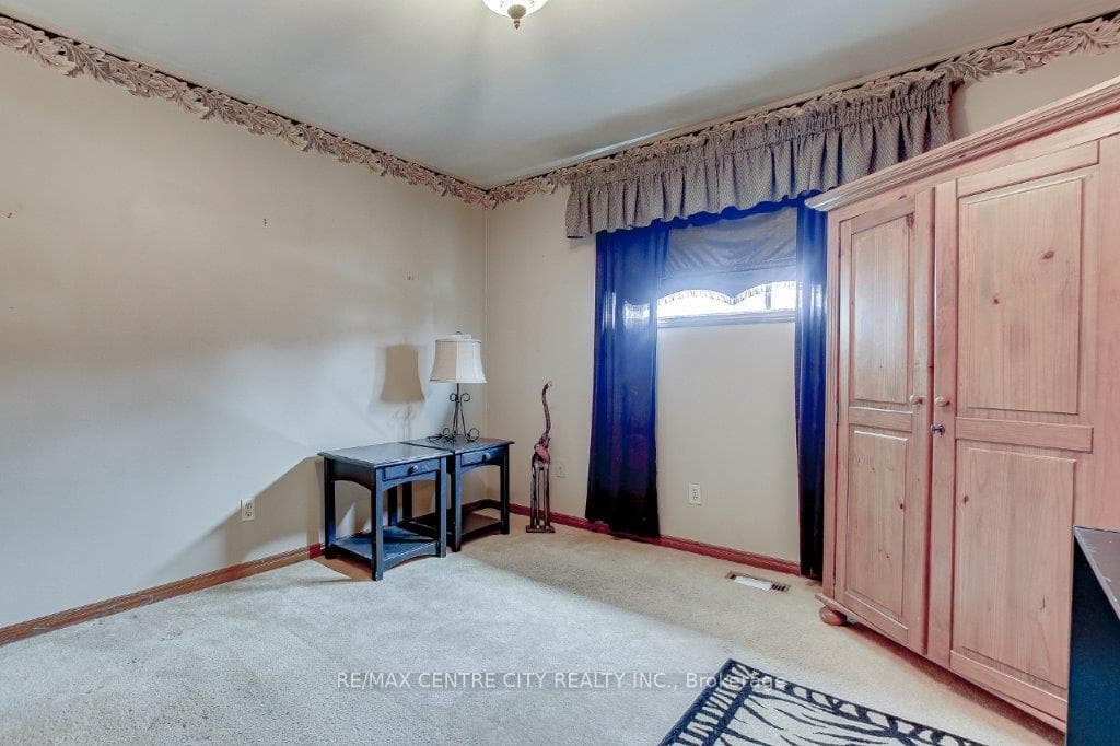 396 Barker Street photo 15