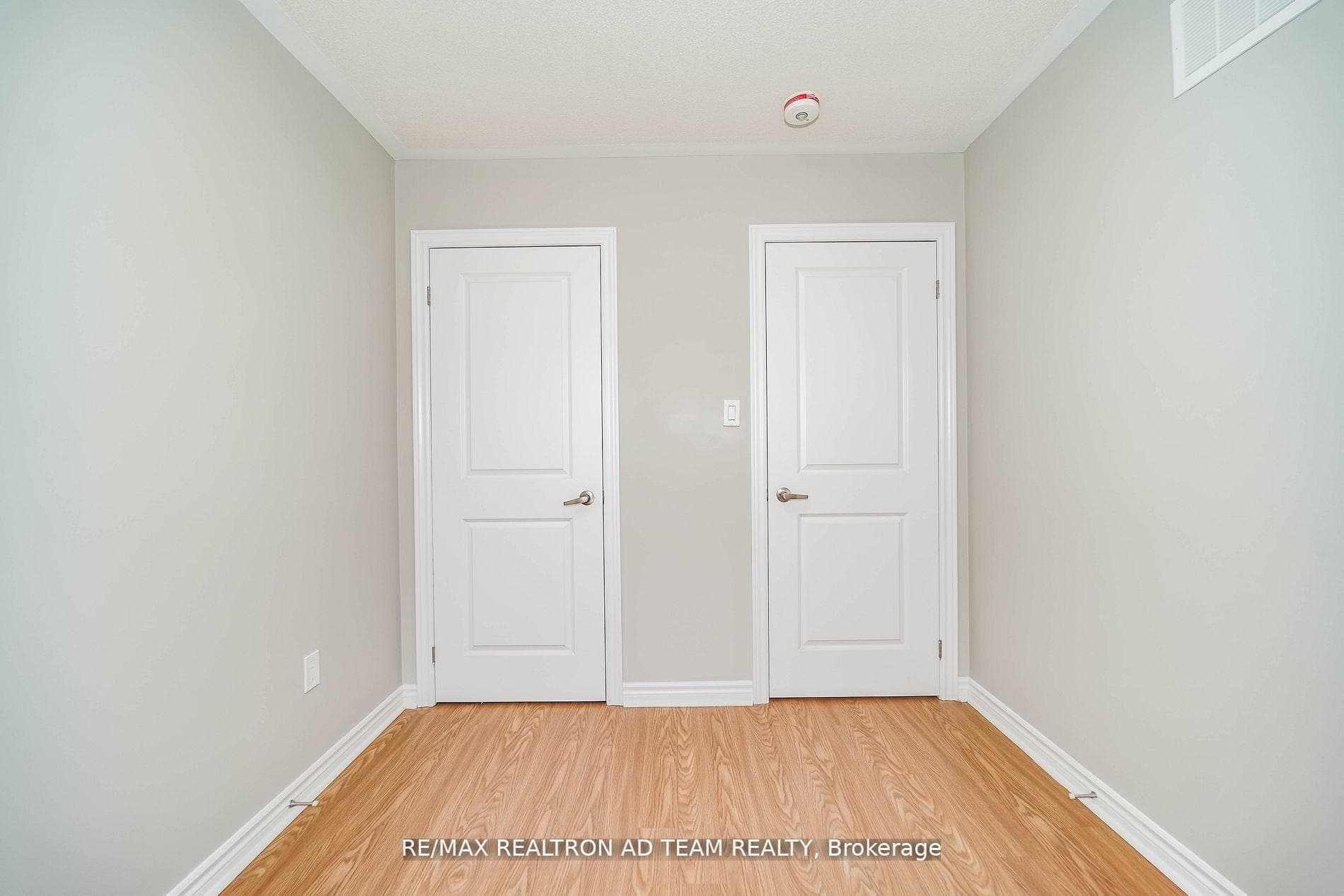 13 Hallmark Way photo 25