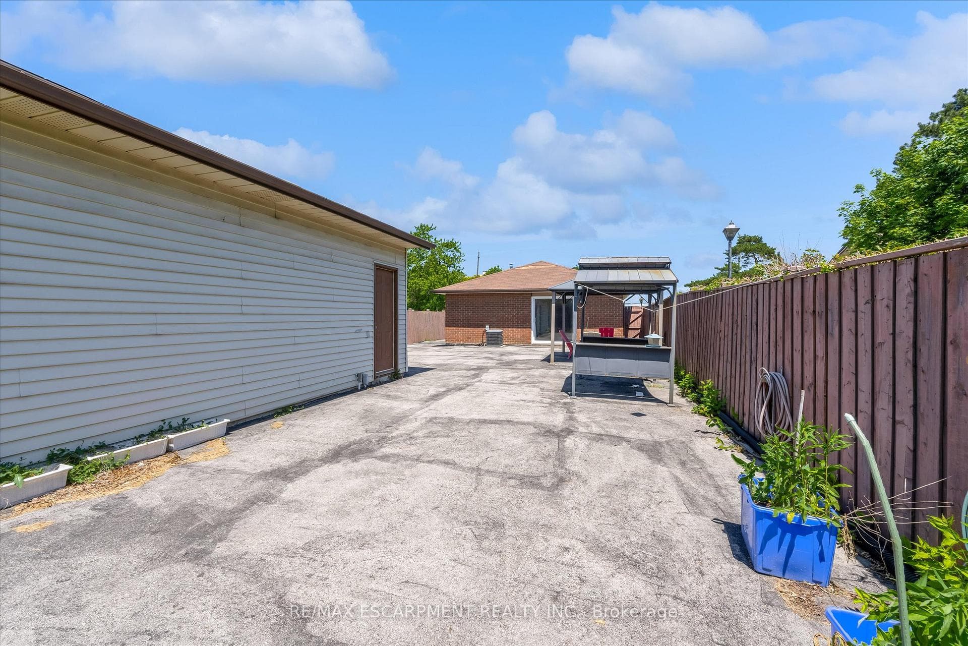 261 LIMERIDGE Road photo 33