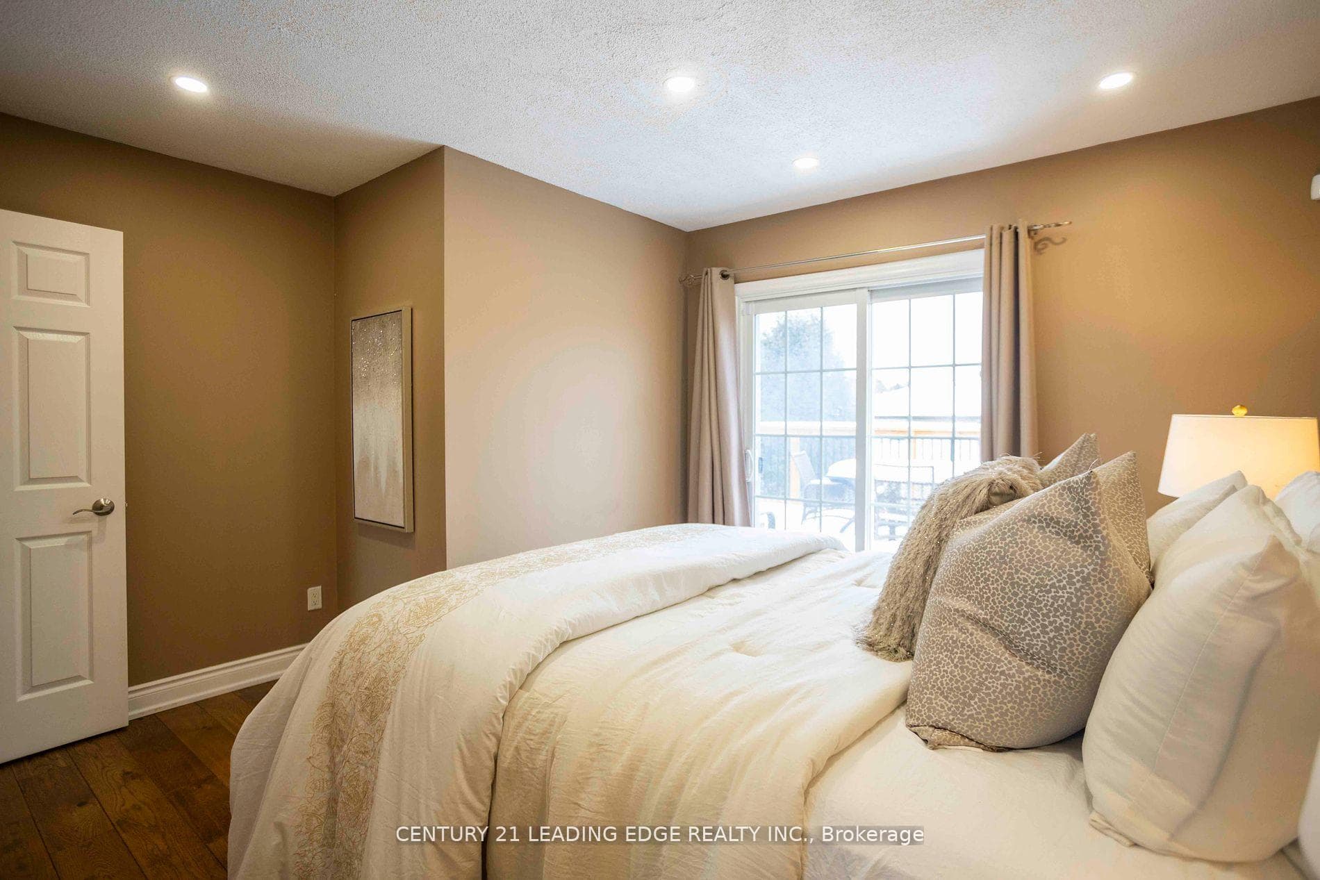 873 Copperfield Drive photo 20