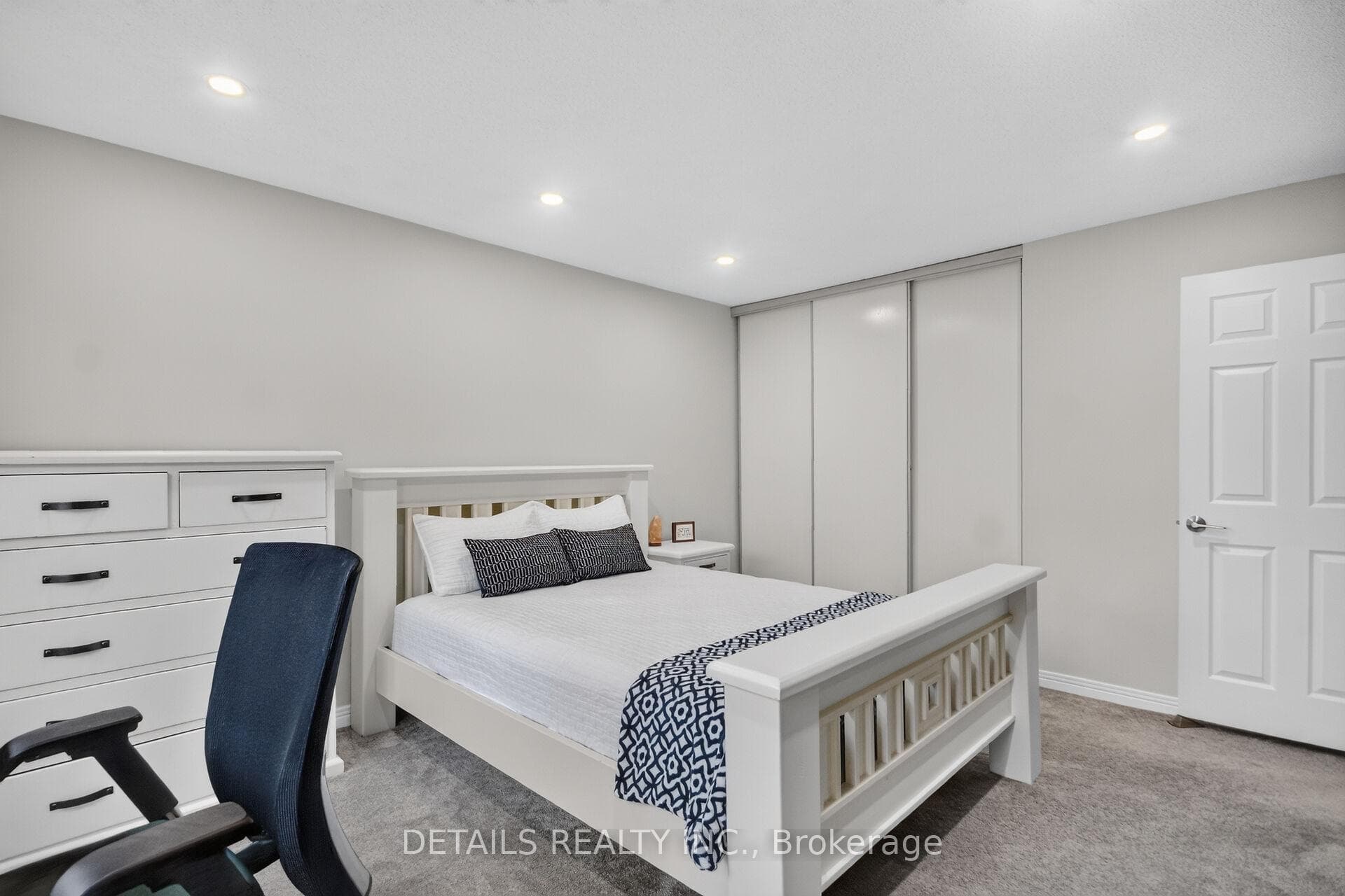 39 Sandhurst Court photo 28