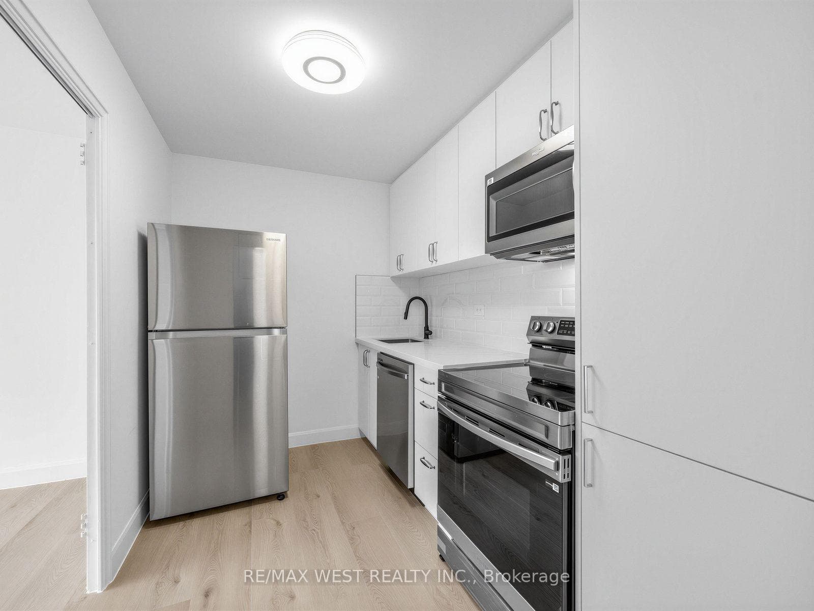 580 Christie Street Unit 302 photo 14
