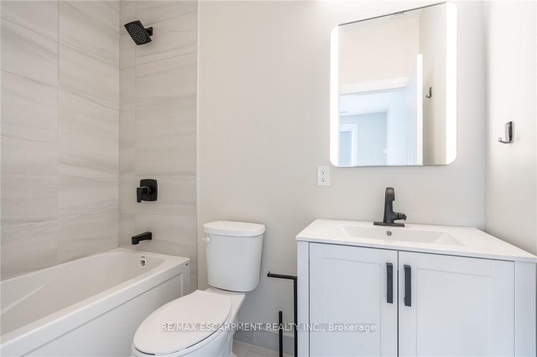 9 MUNN Street Unit A photo 14