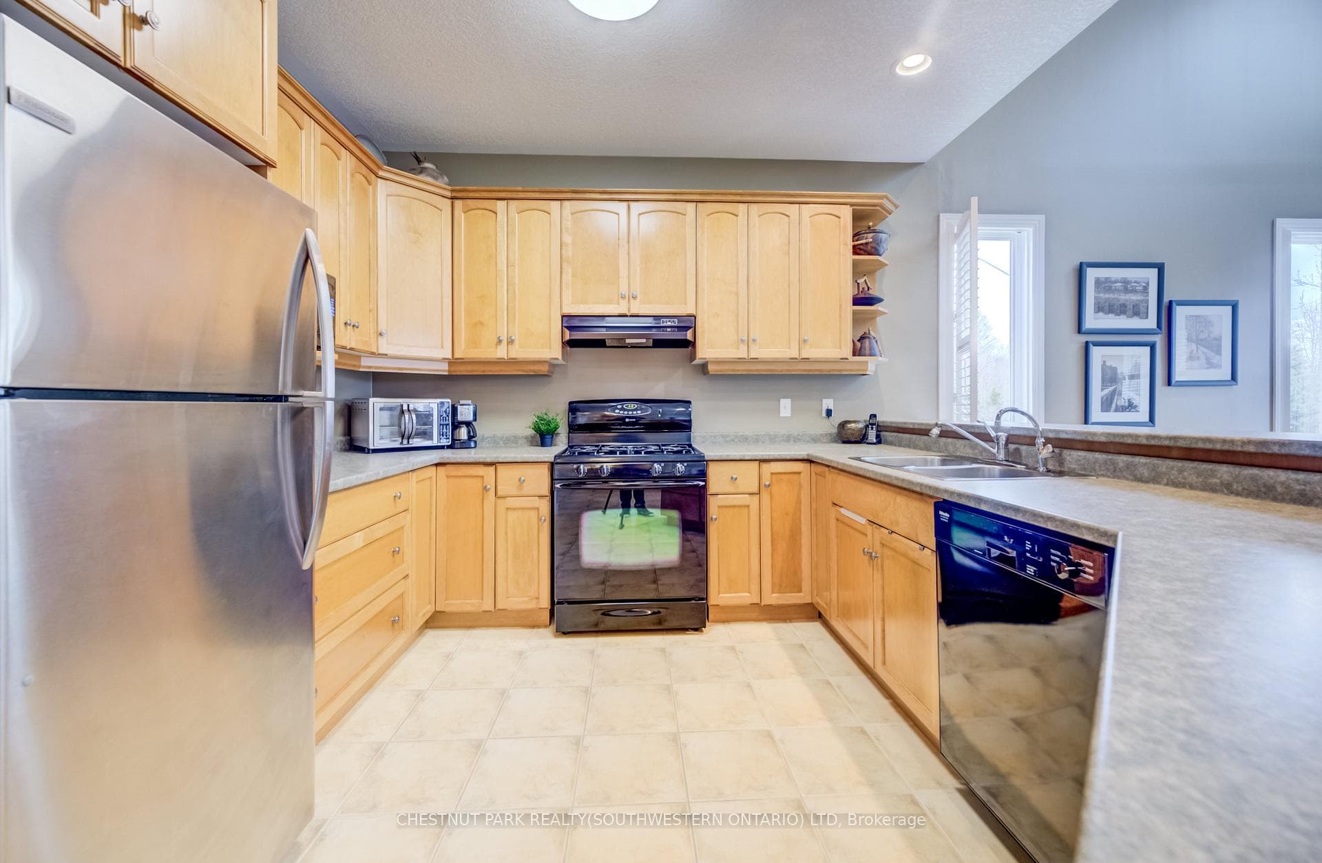 560 Springwater Drive photo 7