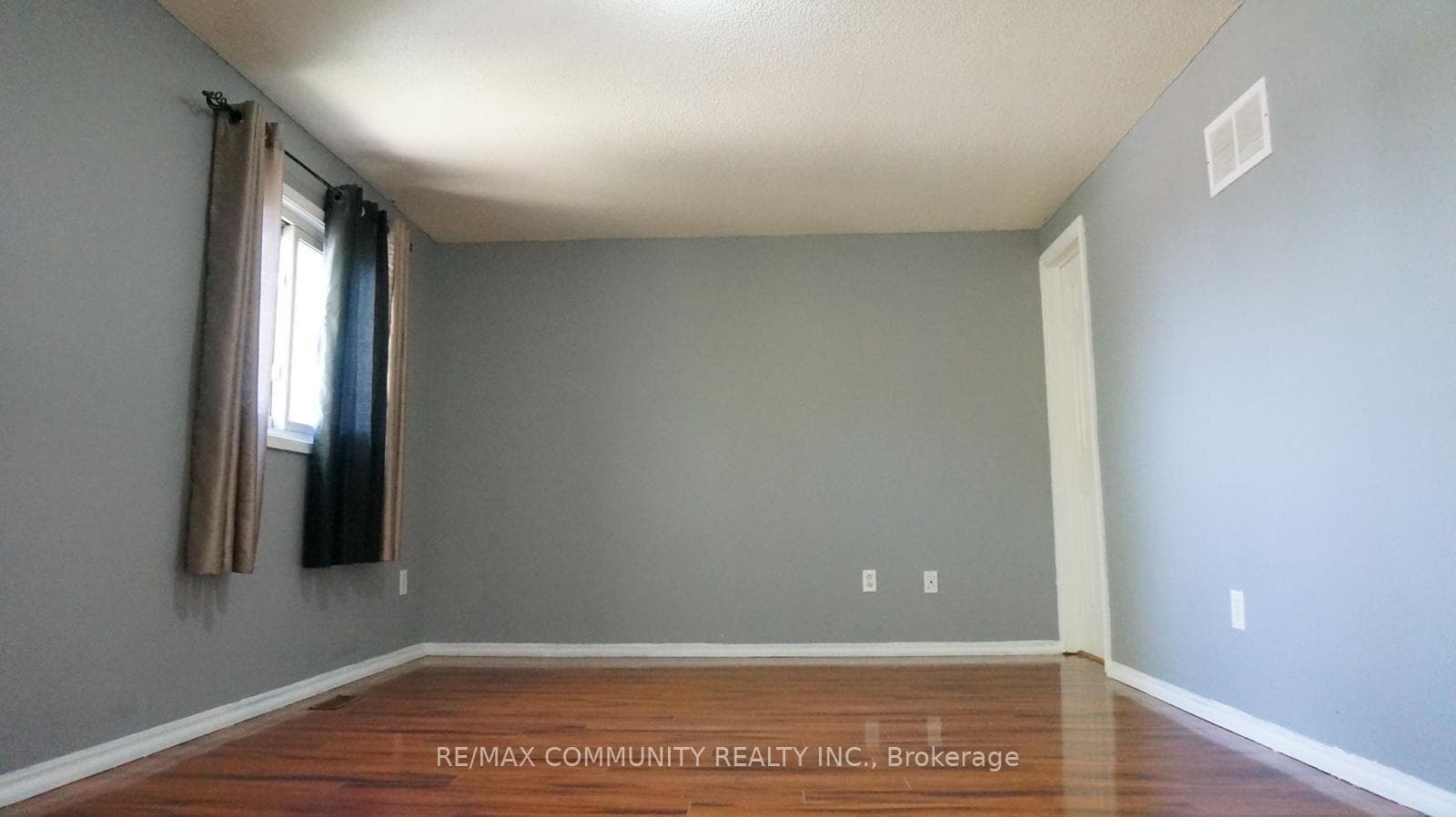 56 Overlord Crescent Unit UPPER photo 19