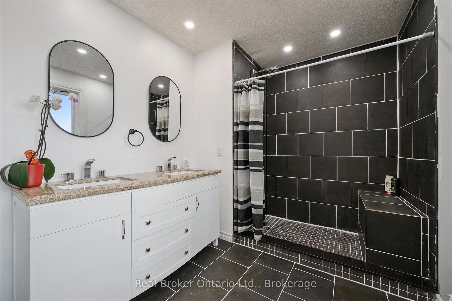 170 Elmslie Place photo 13