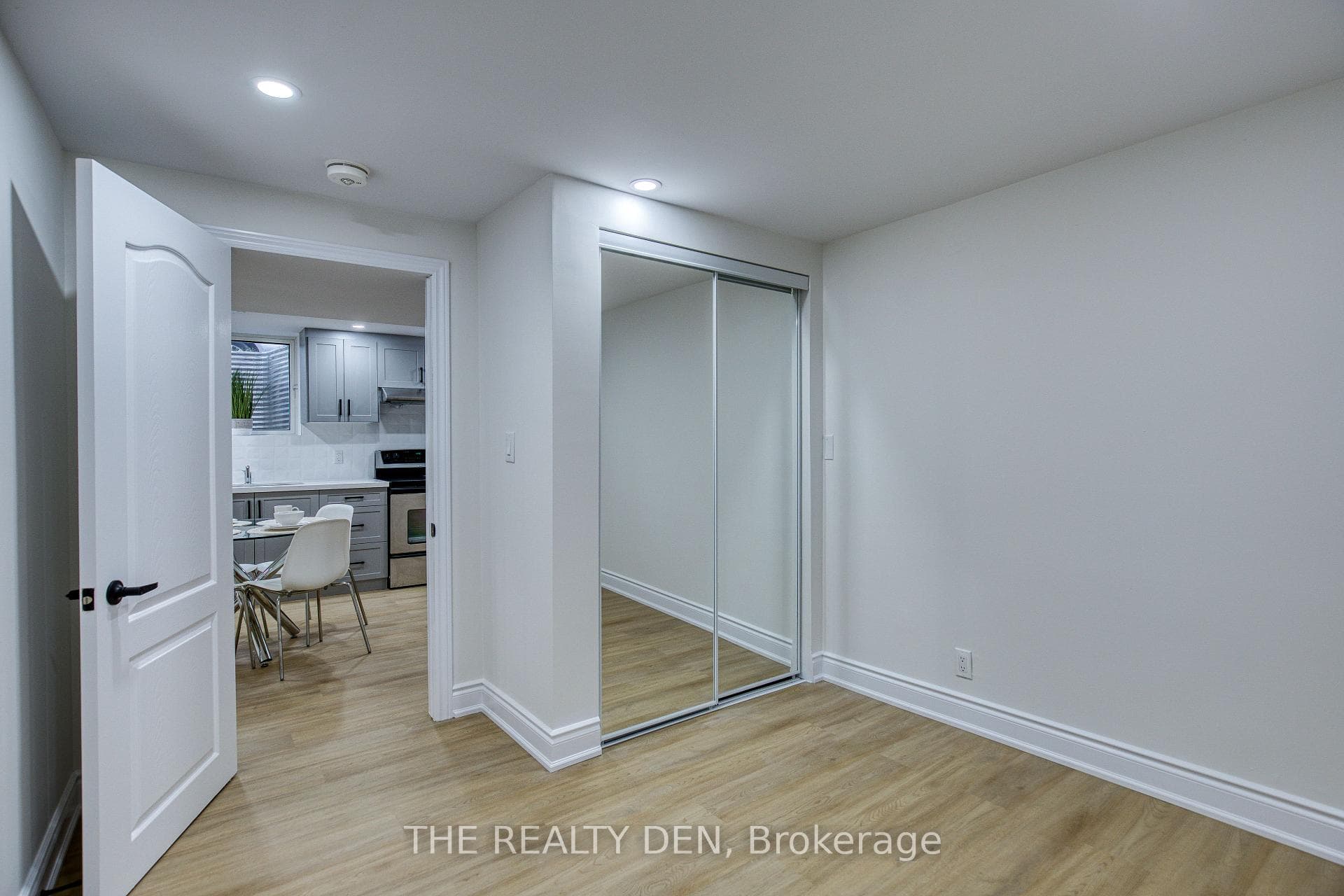 182 Selkirk Drive photo 33