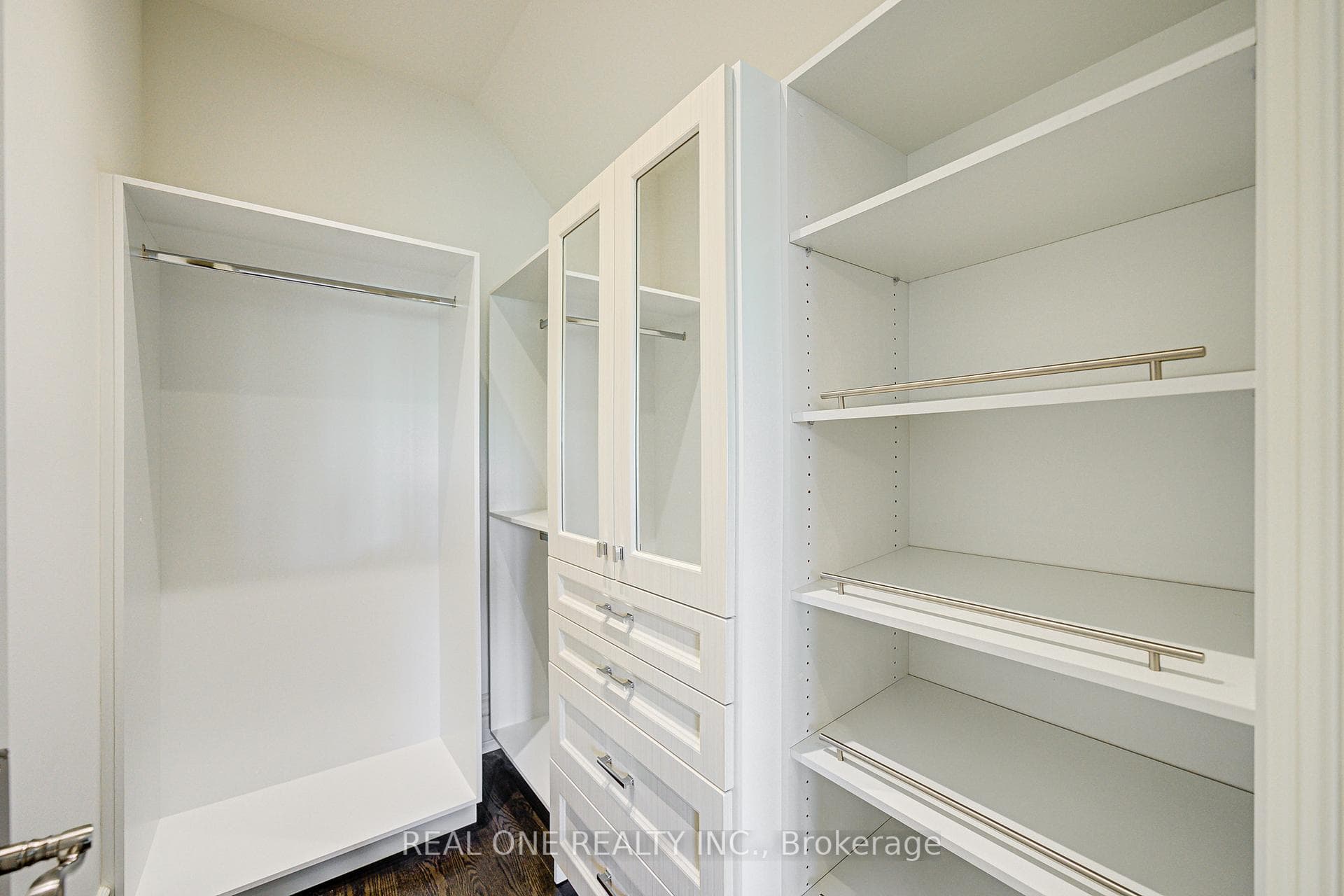 352 Byng Avenue photo 33