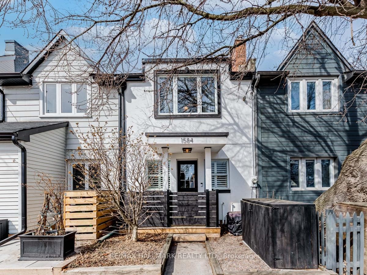 1584 Dundas Street photo 1