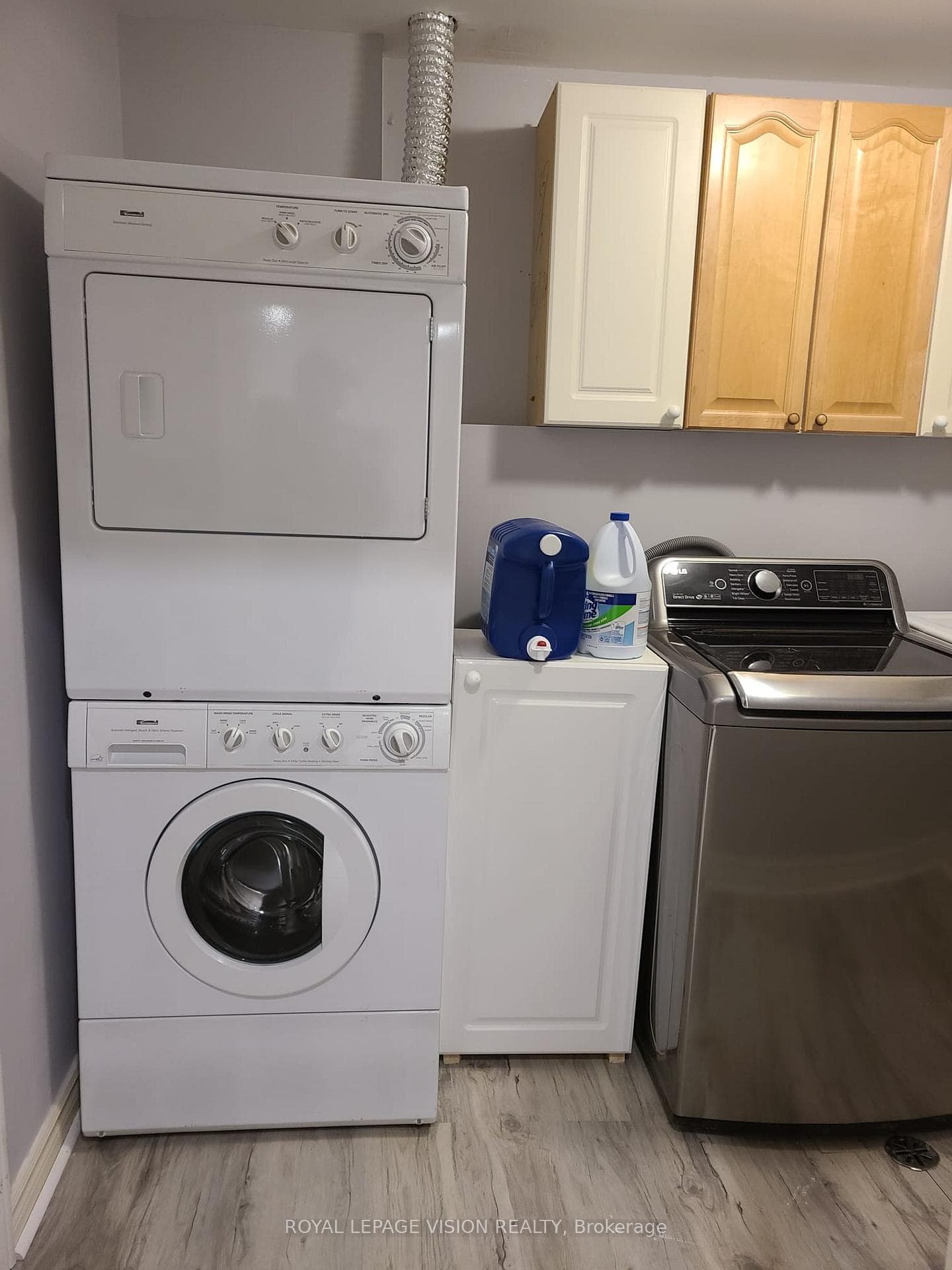 8001 Woodsview Crescent Unit Lower photo 11