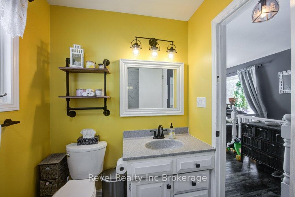 328 Clarke Street photo 15