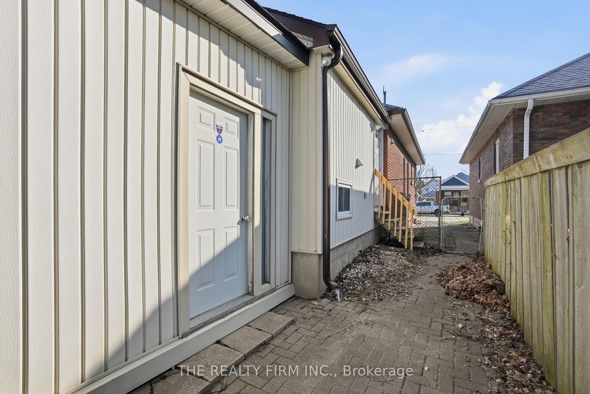 Separate Entrace to Level 2 (AG) Sunroom