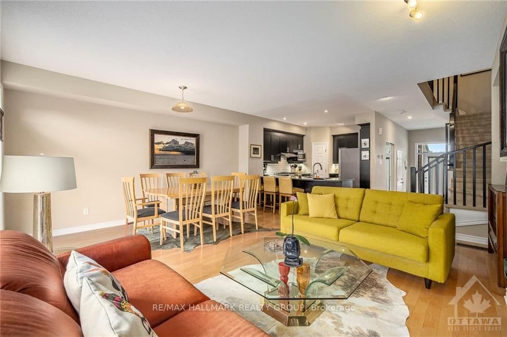 228 SOUTHBRIDGE Street photo 3