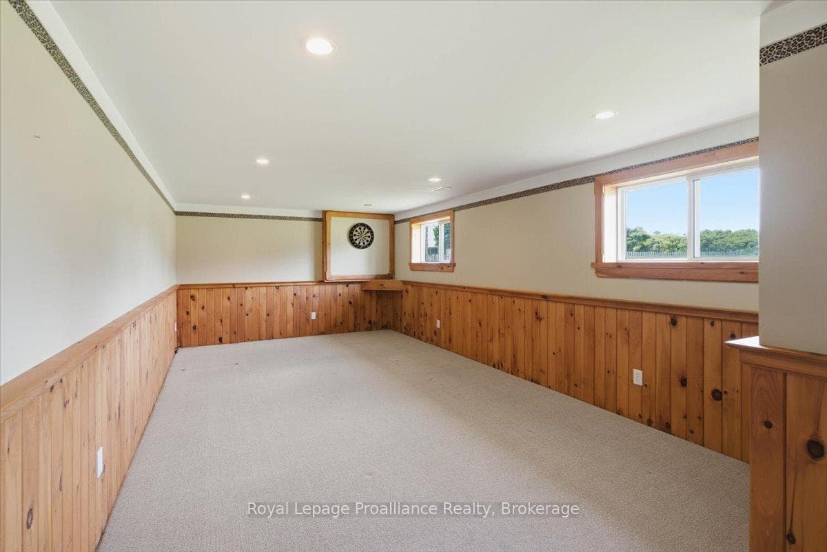 1005 Victoria Road photo 24