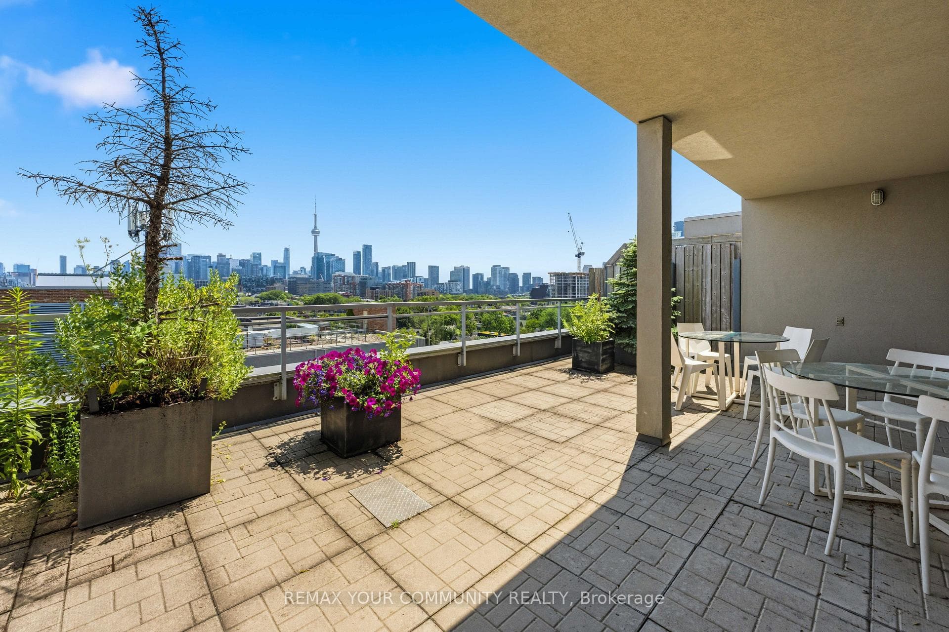 993 Queen Street Unit 301 photo 44