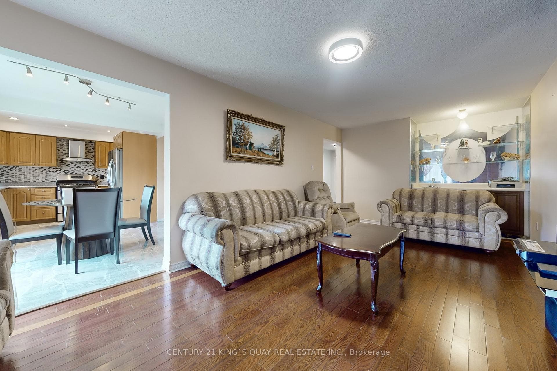 9 Horseshoe Crescent photo 10