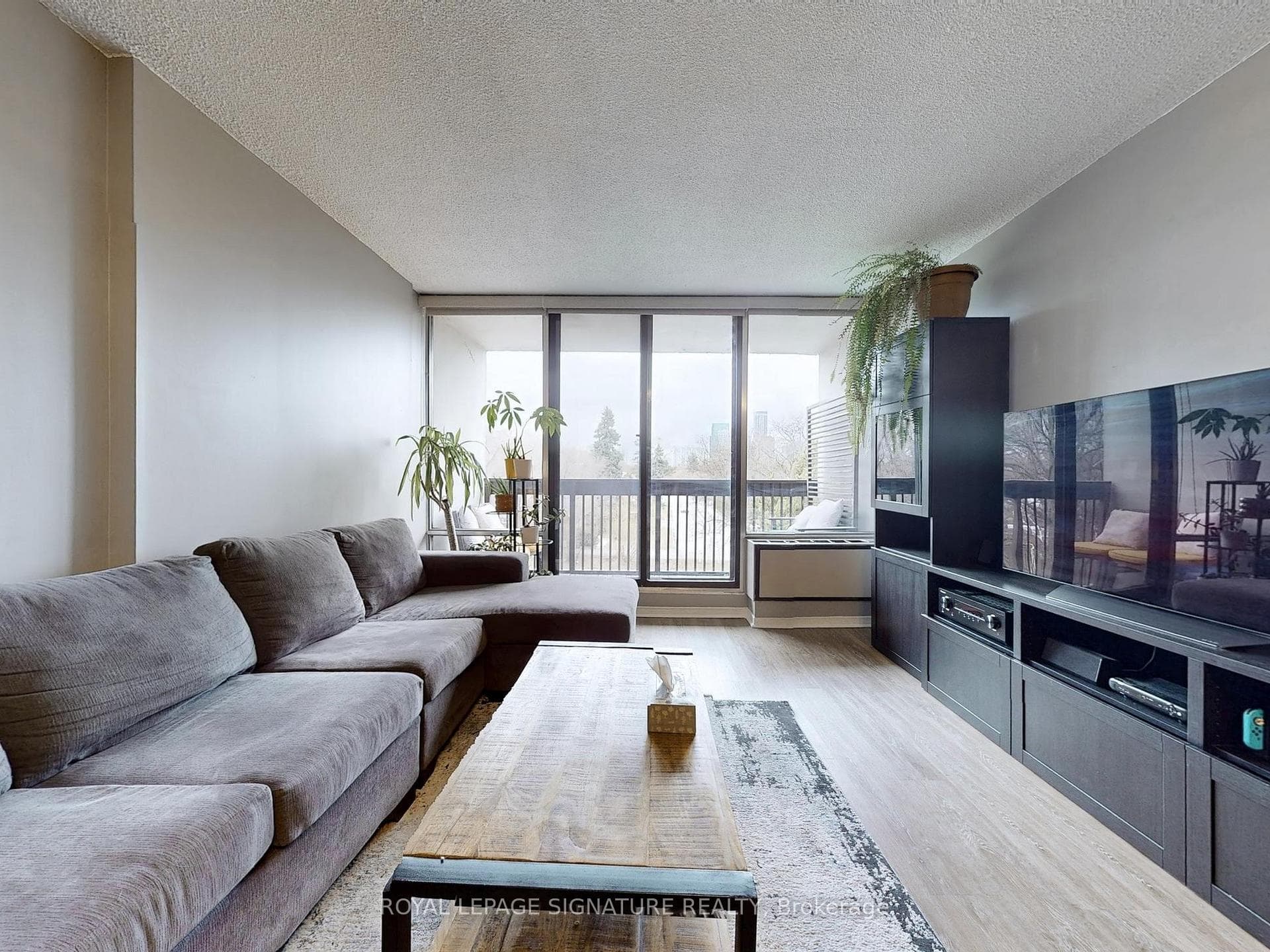 20 Fashion Roseway N/A Unit 413 photo 8