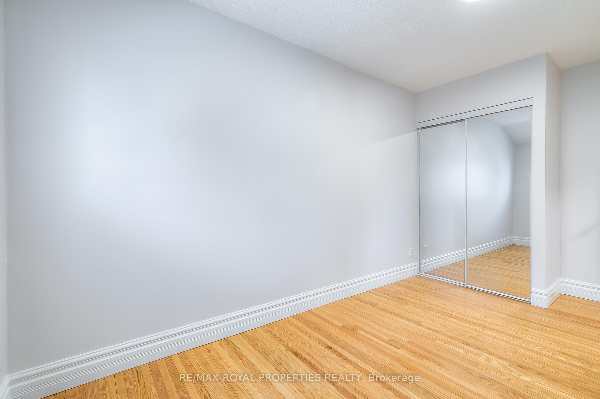 733 Balaton Avenue photo 27