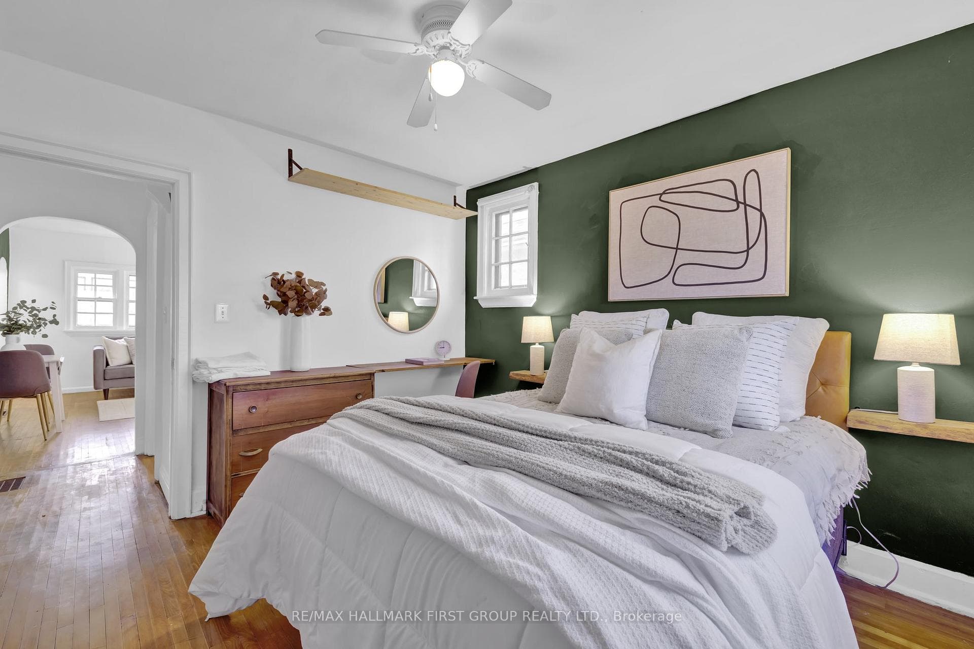 361 Leslie Street photo 11