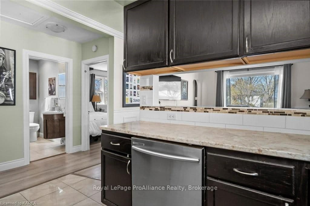 197 KINGSCOURT Avenue photo 13