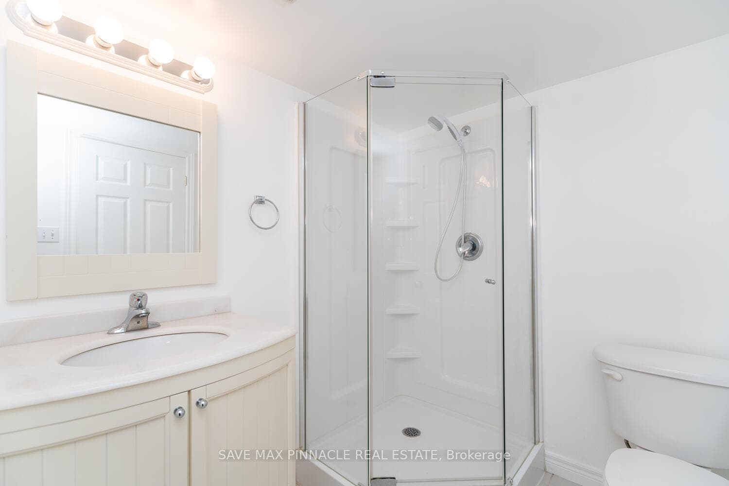 215 Terraview Crescent photo 35