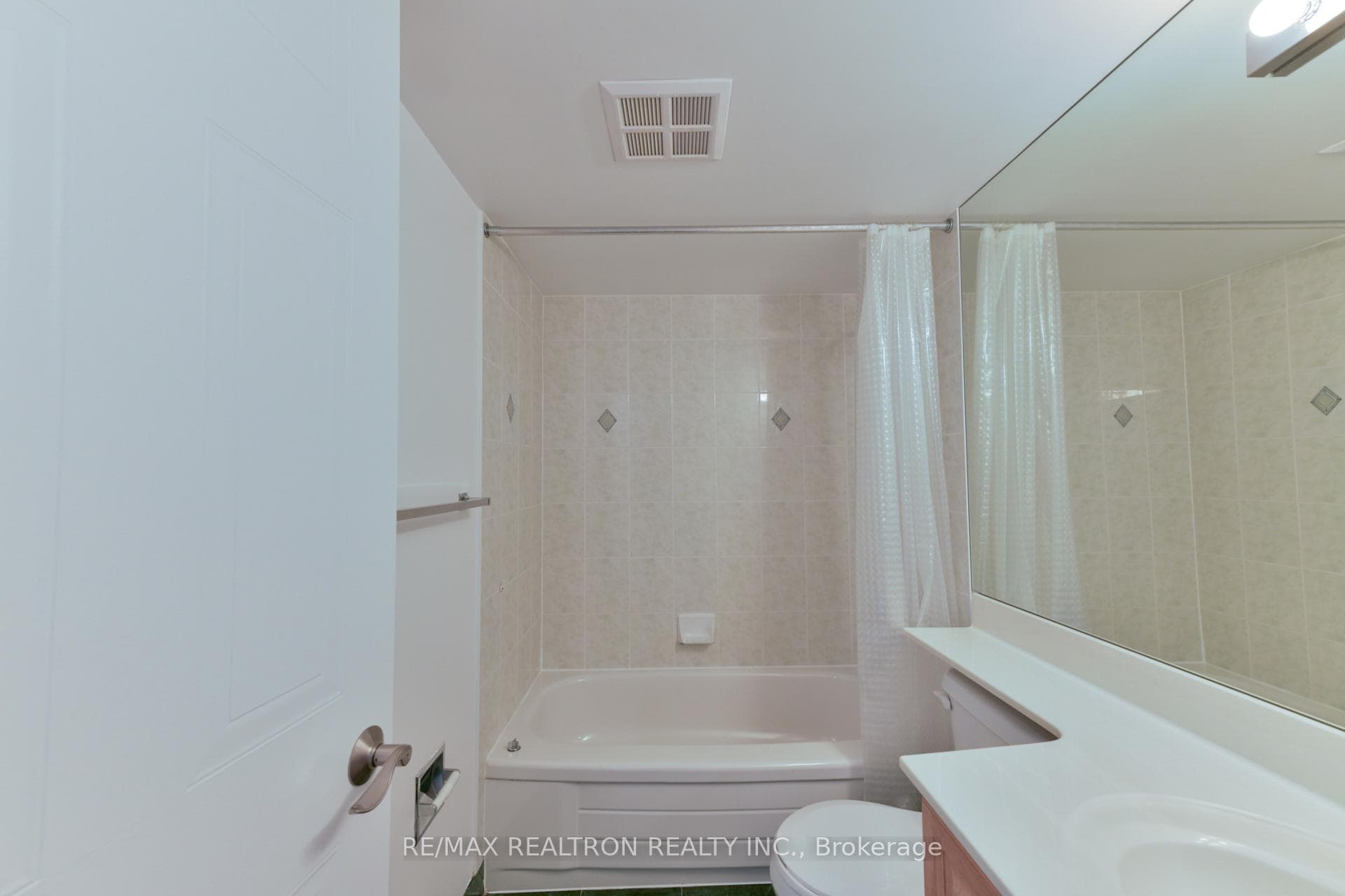750 Bay Street Unit 3002 photo 36