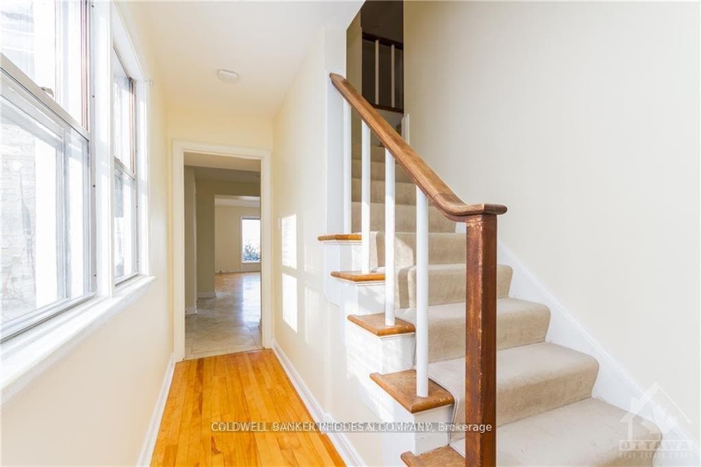 211 Rockcliffe Road photo 3