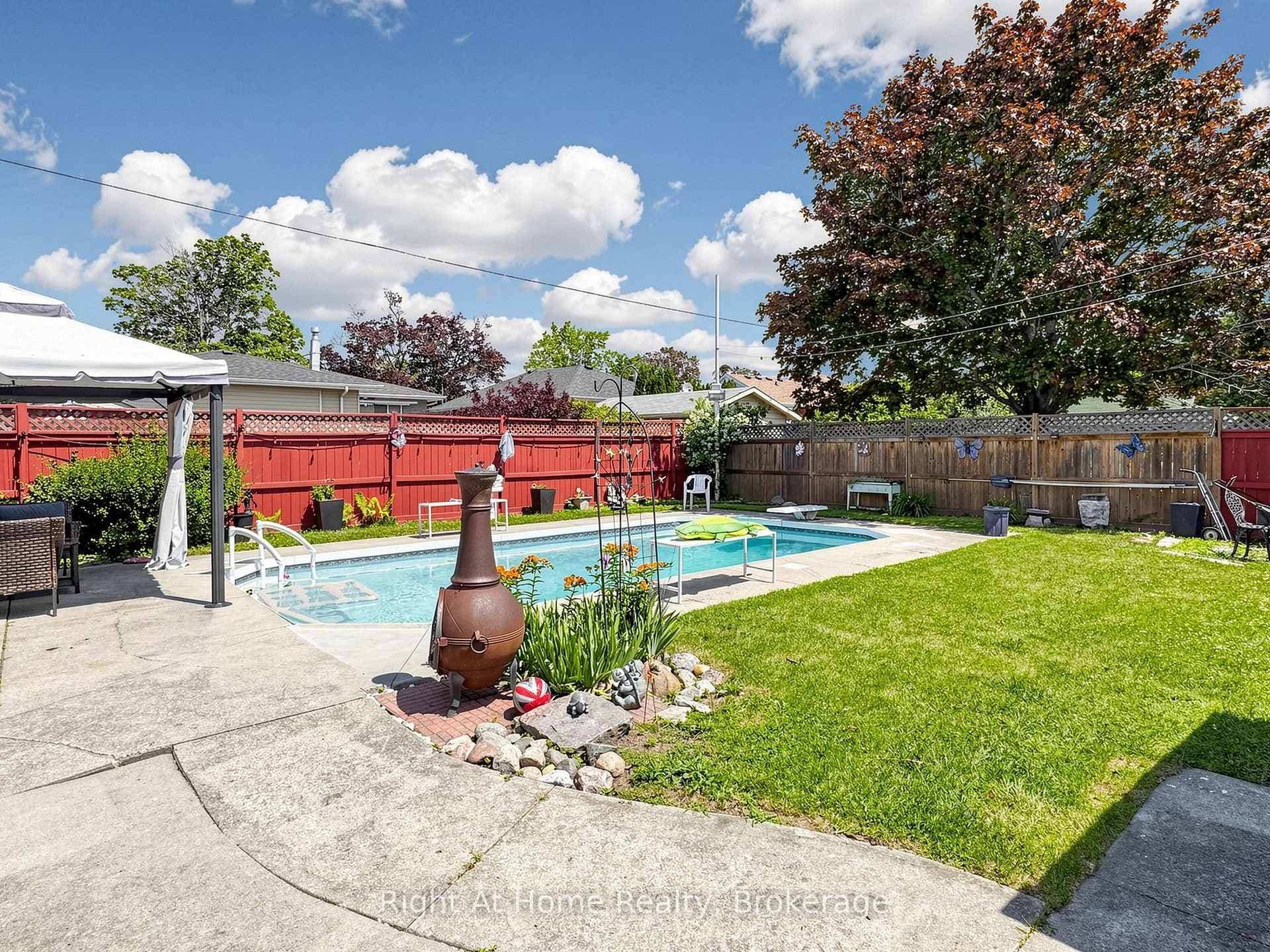 536 Barbara Street photo 44