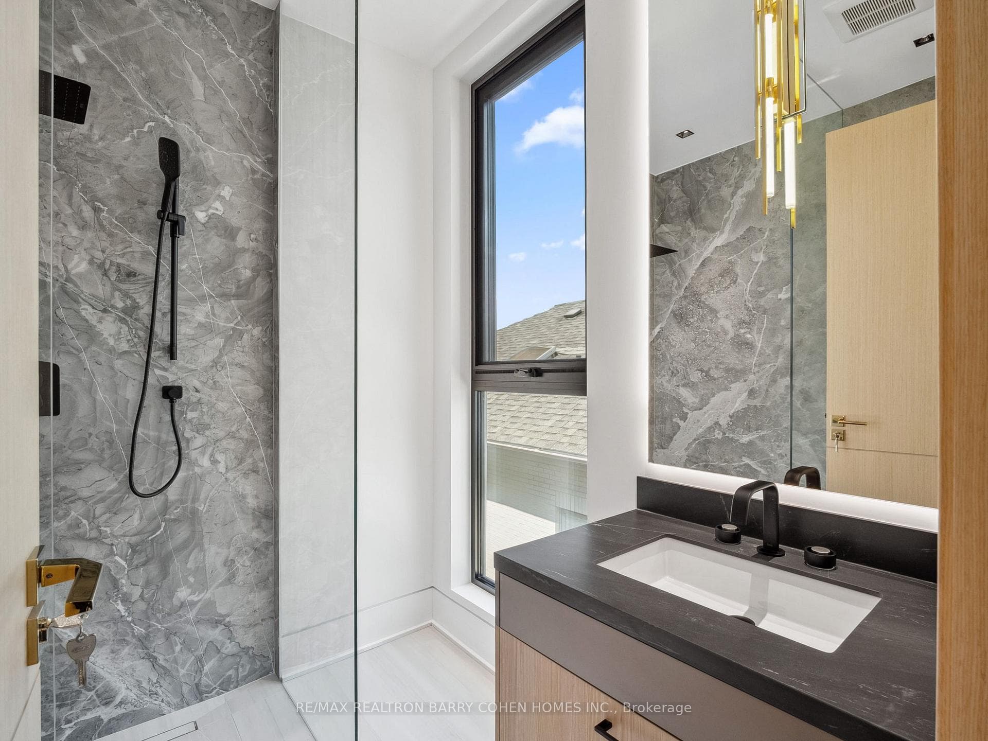 60 Alexandra Wood photo 28