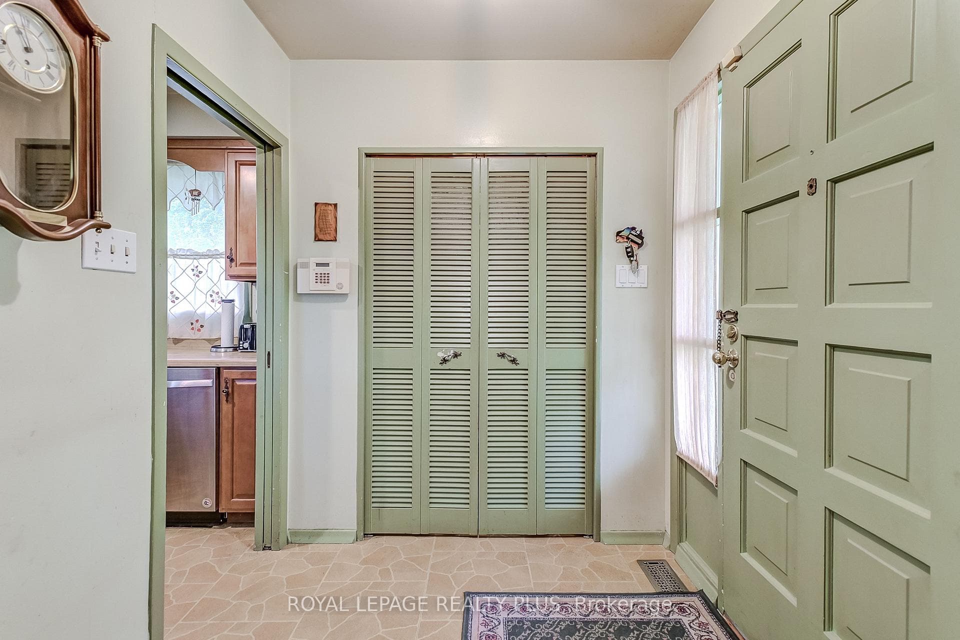 2174 Herridge Drive photo 4