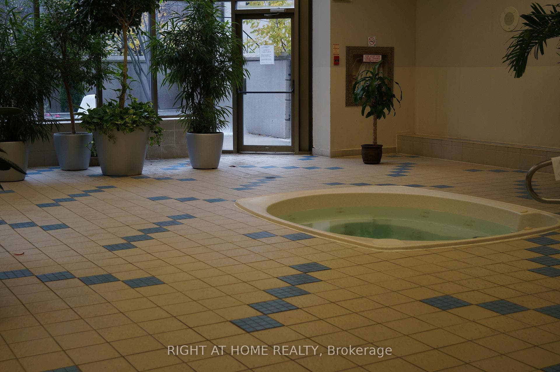 30 Greenfield Avenue Unit 2012 photo 34