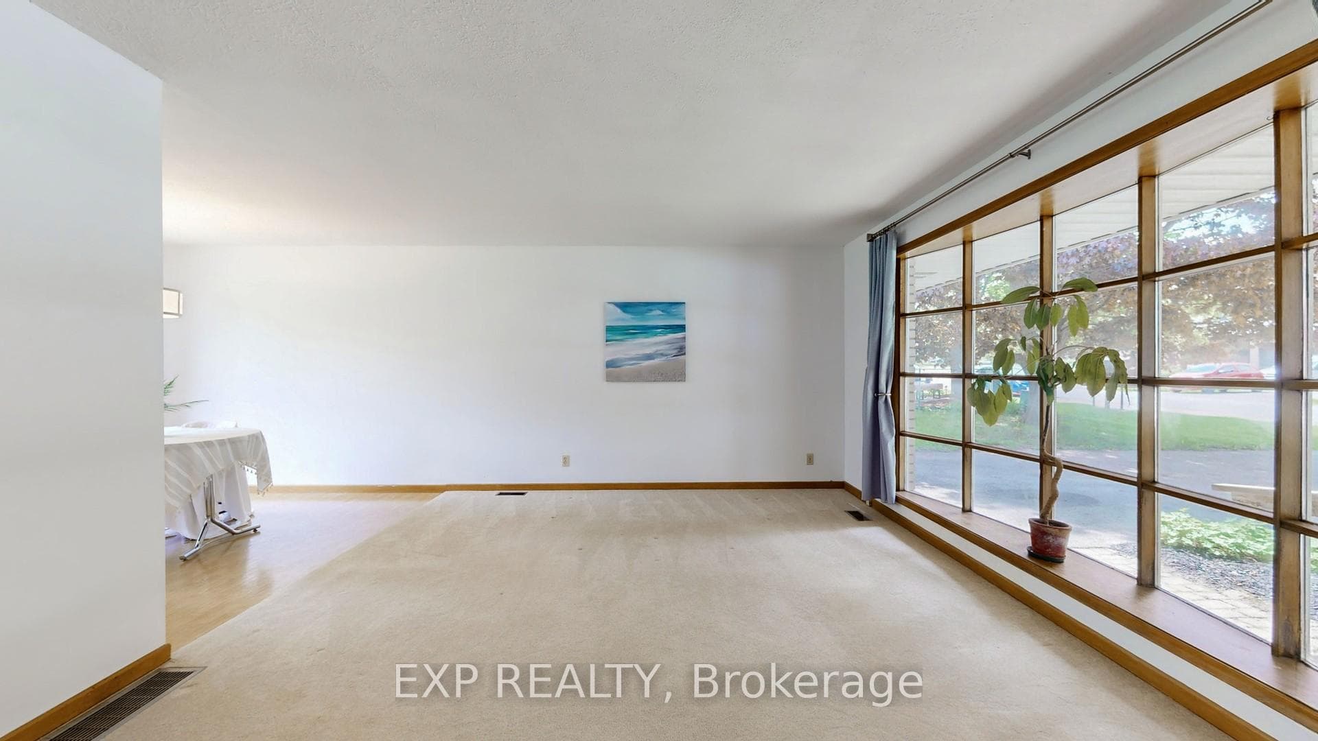 95 Meadowlands Drive photo 8